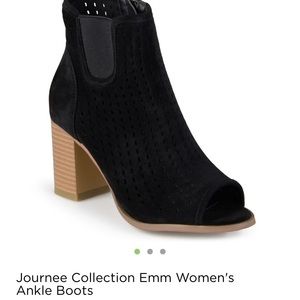 Size 8.5 Journee Ankle Boots